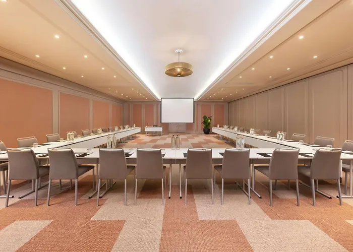 Nh Collection Готель