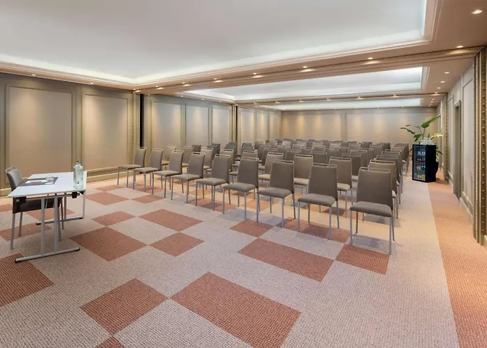 Nh Collection Hotell 4*